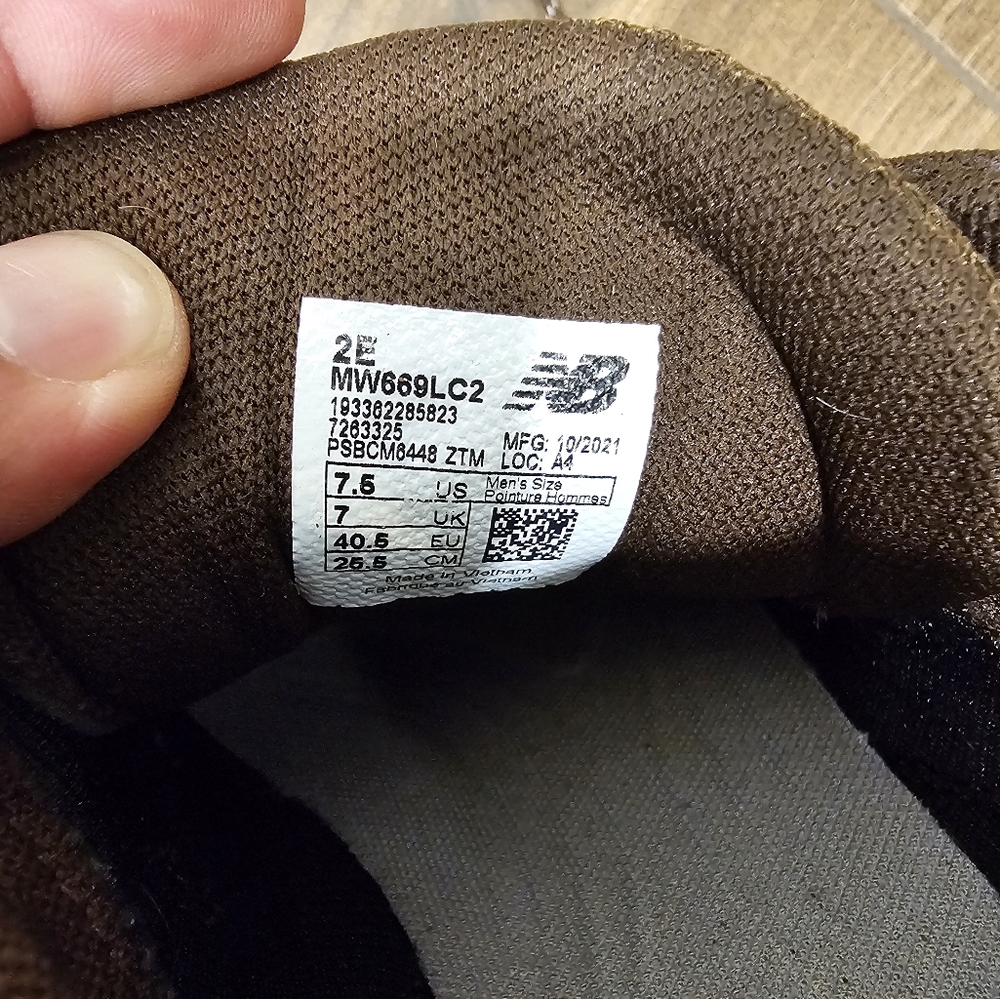 New Balance 669 Hiking Shoes Brown Mens 7.5 wide Gently Worn - Picture 8 of 8
